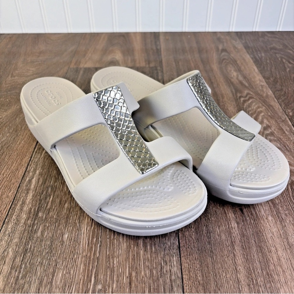 Crocs Monterey Metallic Slip On Wedge Sandal Open Toe Size 10 Light Grey Silver